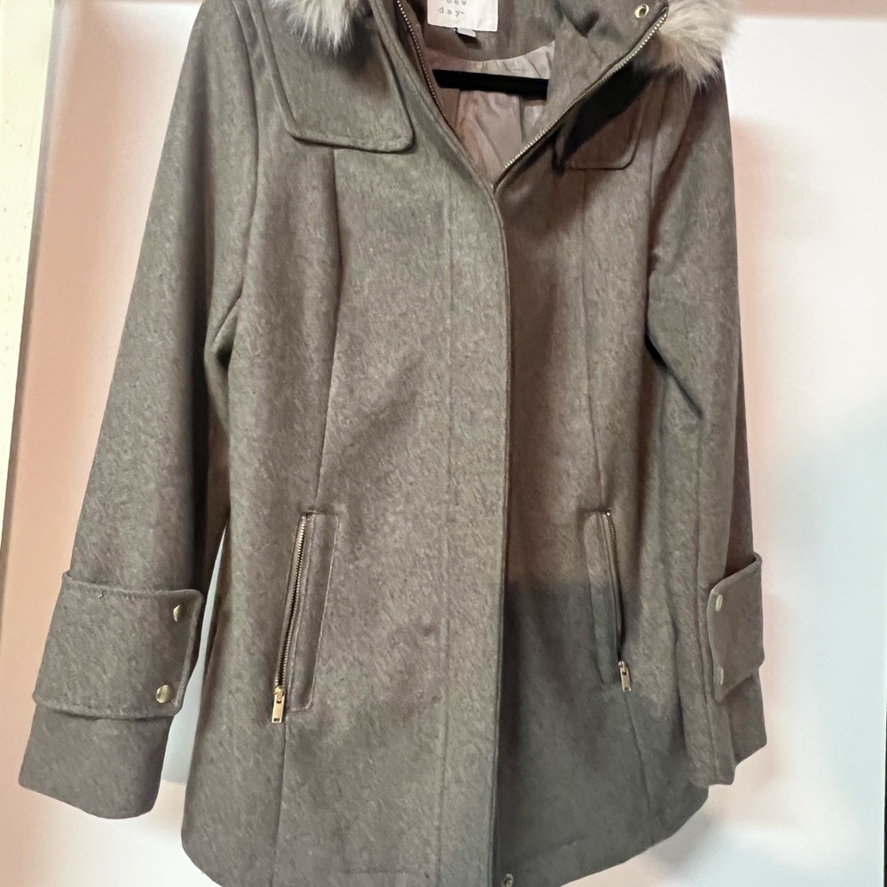 Brown Pea Coat with Textured Wool Fabric and Fitted Silhouette